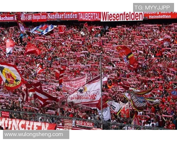 莱万重返安联球场引发拜仁球迷愤怒抗议称其忘恩负义 莱万重返安联球场引发拜仁球迷愤怒抗议称其忘恩负义