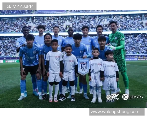 上海足球队配合问题引发热议球迷与专家各执己见探讨战术分歧 上海足球队配合问题引发热议球迷与专家各执己见探讨战术分歧