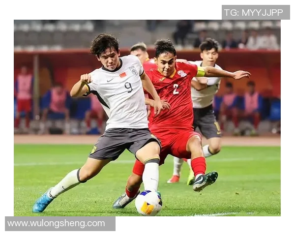 中国足球队迎战卡塔尔队力争在国际赛场上再创佳绩