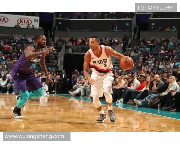 勇士与黄蜂激战全场回放精彩瞬间回顾与赛后分析 勇士与黄蜂激战全场回放精彩瞬间回顾与赛后分析